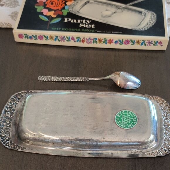 1847 Rogers Bros. Silverplate Party Set Relish Tray & Spoon In Original Box - Picture 9 of 12